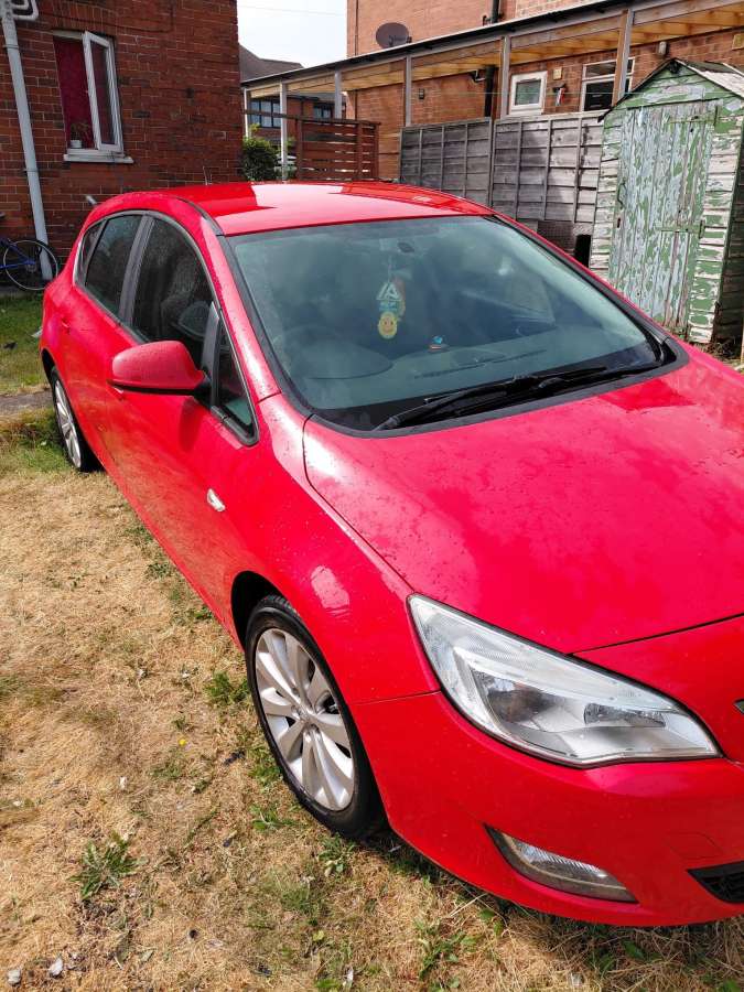 2010 Vauxhall Red
