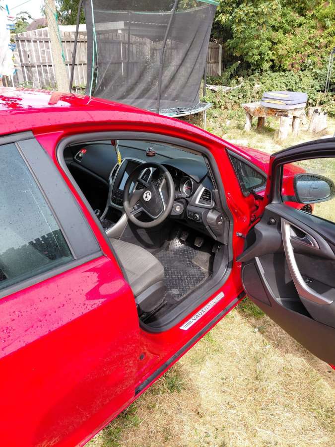 2010 Vauxhall Red