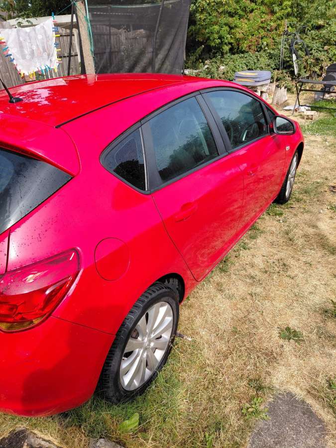 2010 Vauxhall Red