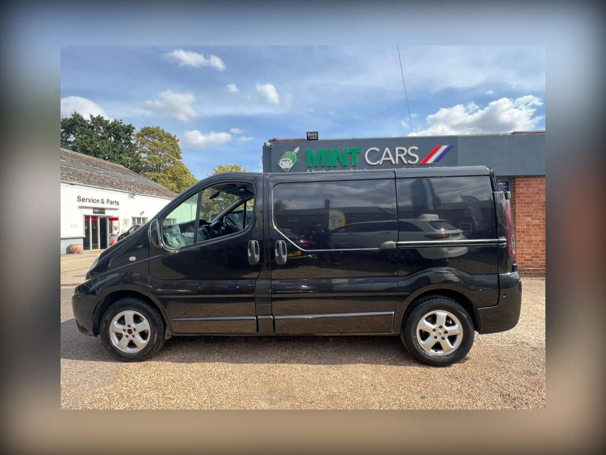 2014 Renault Trafic 2.0 dCi SL27 Sport Panel Van 3dr Diesel Manual L1 H1 (198 g/km, 115 bhp)