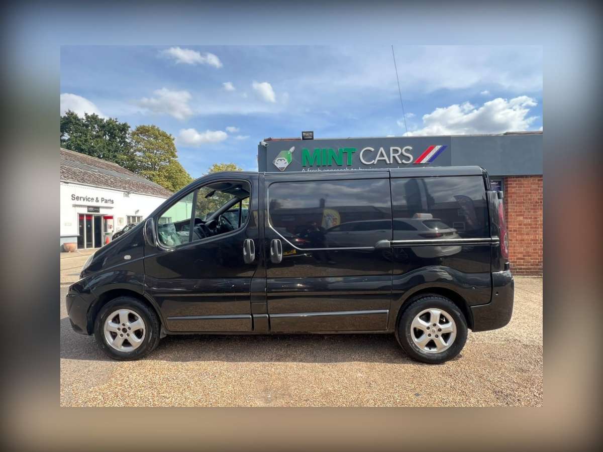 2014 Renault Trafic 2.0 dCi SL27 Sport Panel Van 3dr Diesel Manual L1 H1 (198 g/km, 115 bhp)