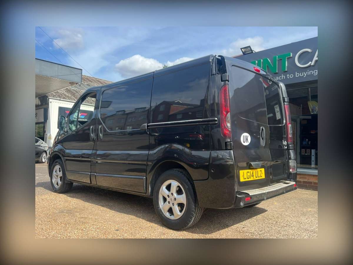 2014 Renault Trafic 2.0 dCi SL27 Sport Panel Van 3dr Diesel Manual L1 H1 (198 g/km, 115 bhp)