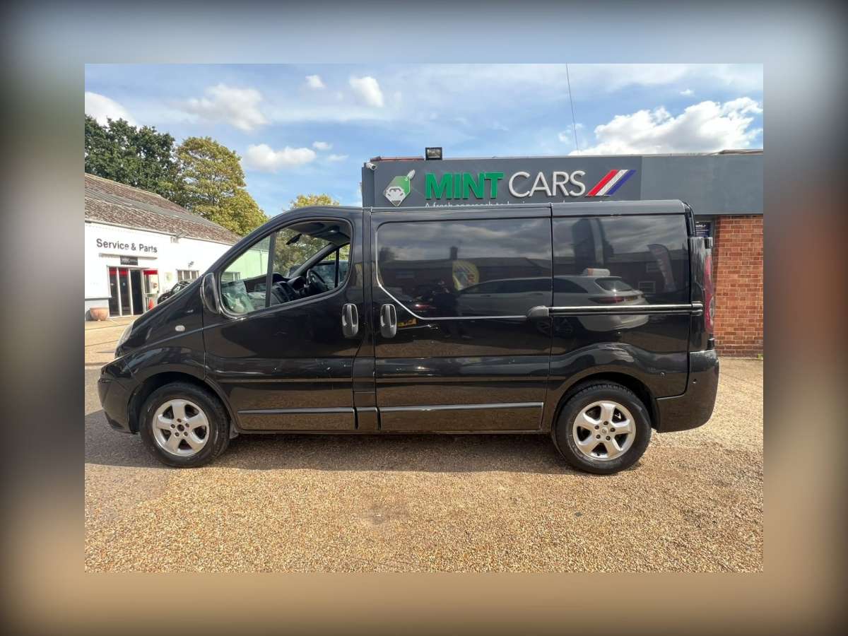 2014 Renault Trafic 2.0 dCi SL27 Sport Panel Van 3dr Diesel Manual L1 H1 (198 g/km, 115 bhp)