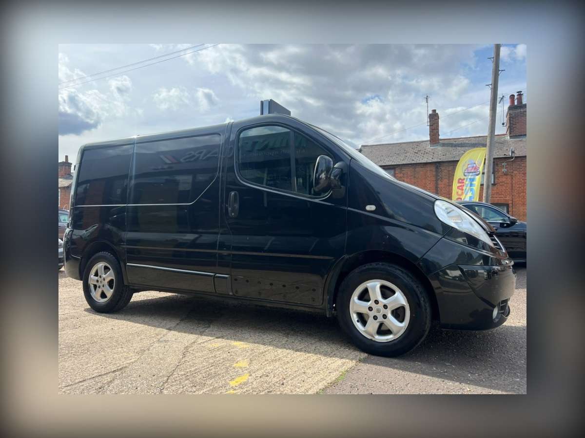 2014 Renault Trafic 2.0 dCi SL27 Sport Panel Van 3dr Diesel Manual L1 H1 (198 g/km, 115 bhp)