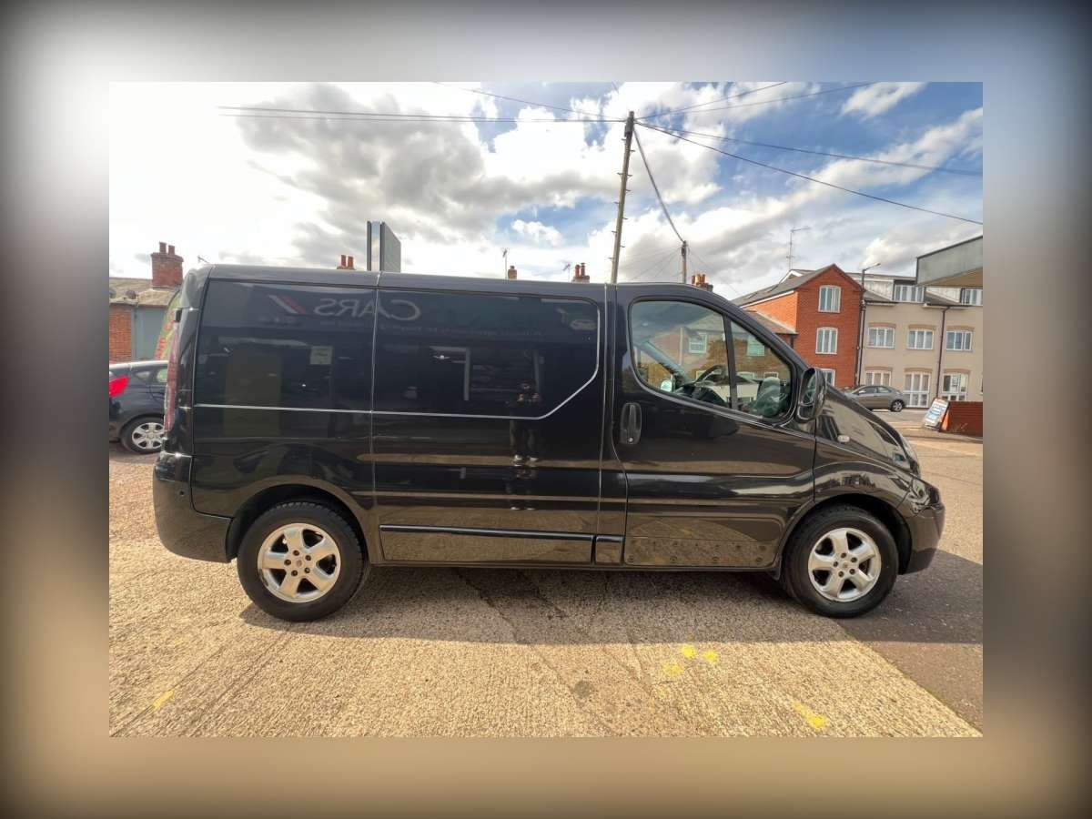 2014 Renault Trafic 2.0 dCi SL27 Sport Panel Van 3dr Diesel Manual L1 H1 (198 g/km, 115 bhp)