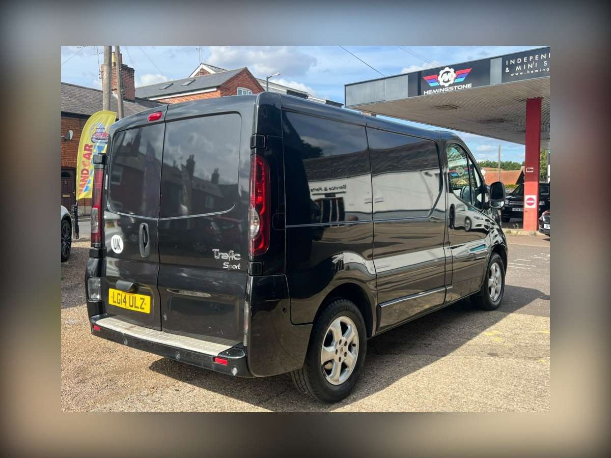 2014 Renault Trafic 2.0 dCi SL27 Sport Panel Van 3dr Diesel Manual L1 H1 (198 g/km, 115 bhp)