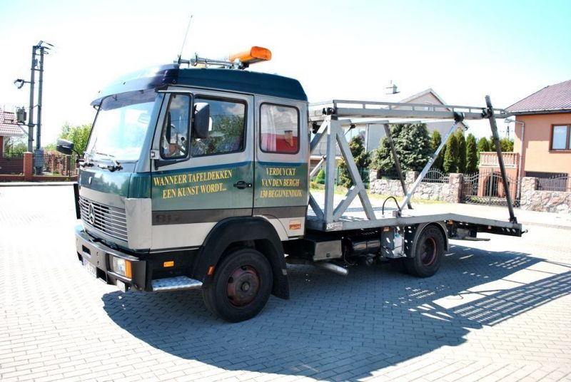 1993 Mercedes 817 recovery truck left hand drive image 5