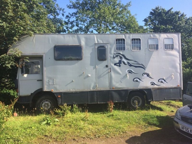 1983 7.5 tonne horse lorry for sale. Electric ramp good size living image 1