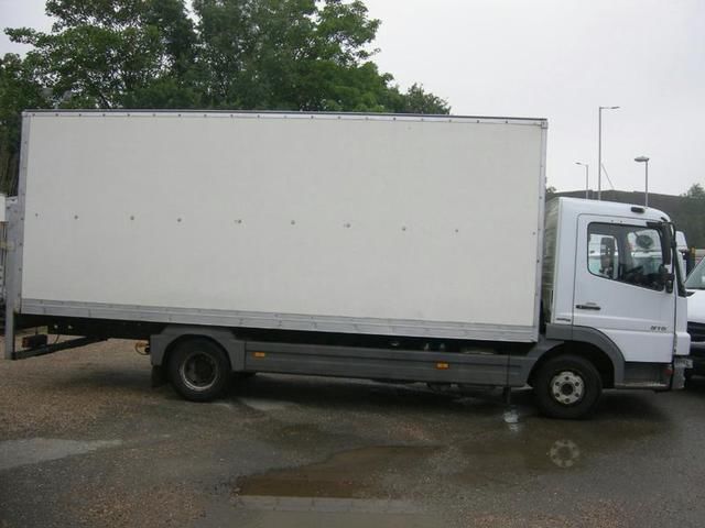 2007 Mercedes-Benz Atego image 2