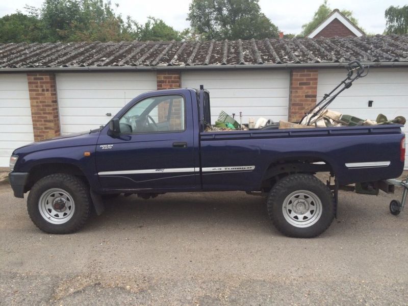 2001 Toyota Hilux 2.4TD - Y reg image 1