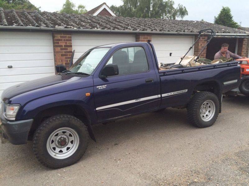 2001 Toyota Hilux 2.4TD - Y reg image 2