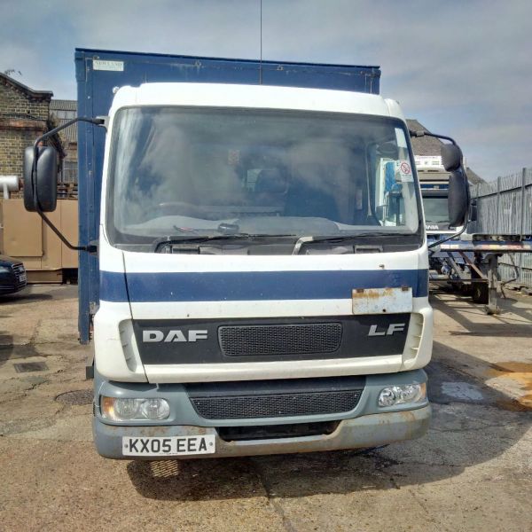 2005 DAF LF45.150 7.5 Ton curtainsider. LEZ compliant. Year: image 1