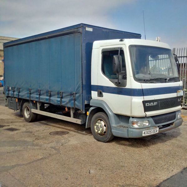2005 DAF LF45.150 7.5 Ton curtainsider. LEZ compliant. Year: image 2