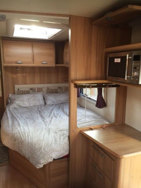 2011 Bailey Unicorn Valencia 4berth fixed bed image 3