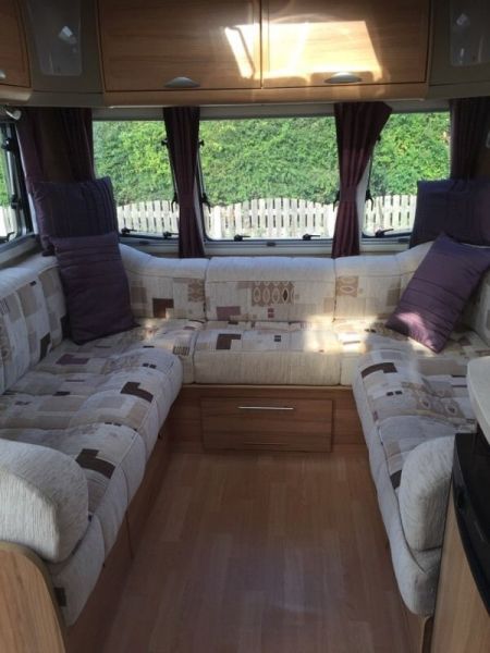 2011 Bailey Unicorn Valencia 4berth fixed bed image 4