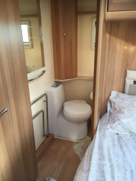 2011 Bailey Unicorn Valencia 4berth fixed bed image 7