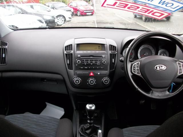 2009 KIA Cee'D 1.6 CRDi GS 5dr Full Service History Low Miles image 7