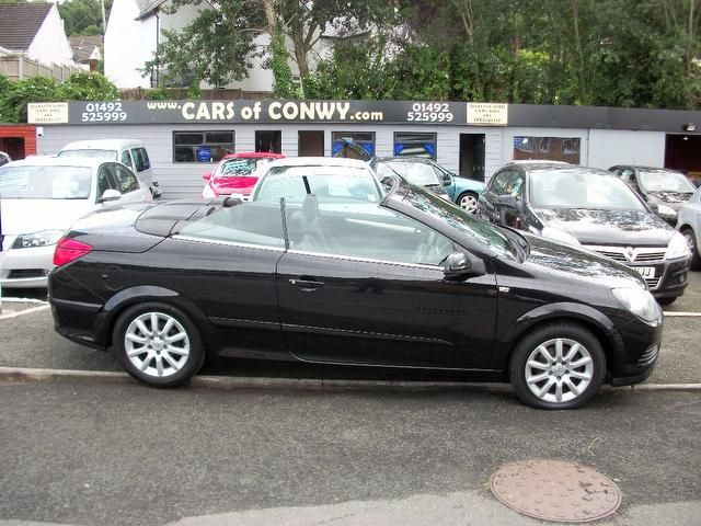 2006 Vauxhall Astra 1.6 i 16v Twin Top 2dr Low Mileage image 2