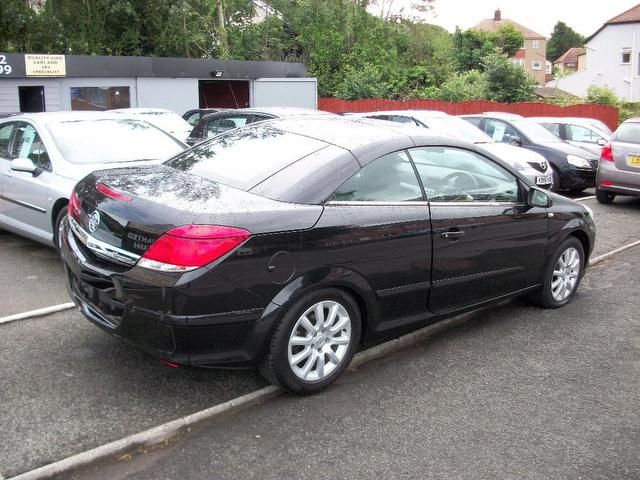 2006 Vauxhall Astra 1.6 i 16v Twin Top 2dr Low Mileage image 3