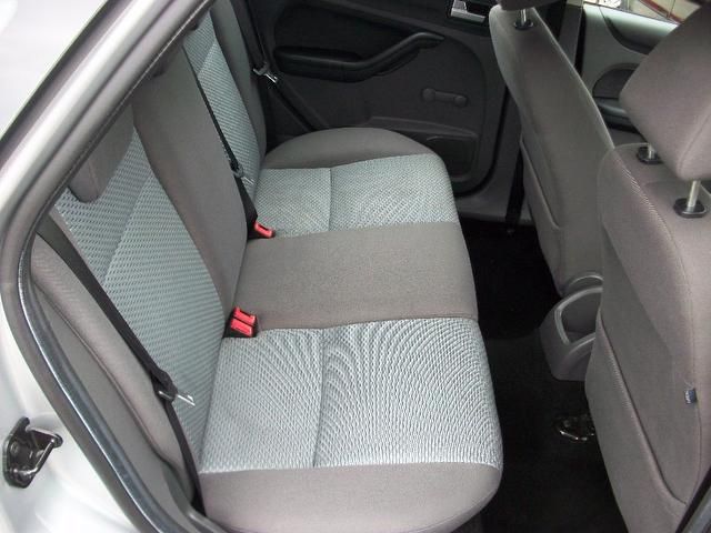 2007 Ford Focus 1.6 LX 5dr Low Mileage image 8