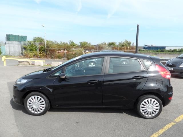2011 Ford Fiesta 1.4 Edge 5dr AUTOMATIC HATCH! image 2