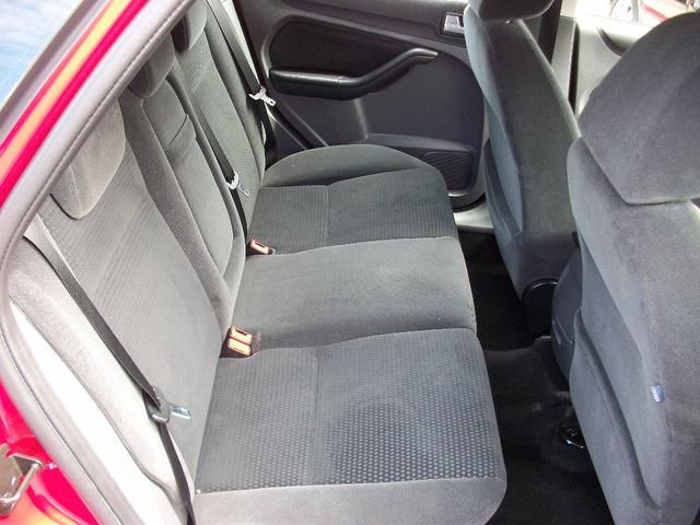 2006 Ford Focus 1.6 Ghia 5dr Full History 8 Stamps image 9