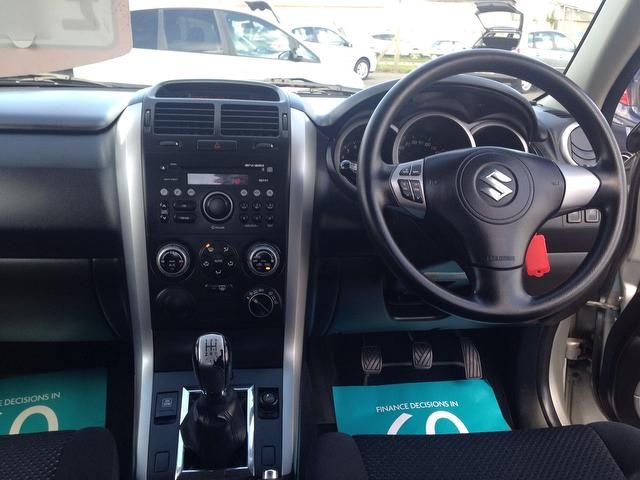 2006 Suzuki Grand Vitara 2.0 16v 5dr 1 OWNER, LOW MILES!! image 9