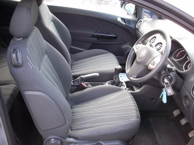 2007 Vauxhall Corsa 1.2 i 16v Club 3dr image 7