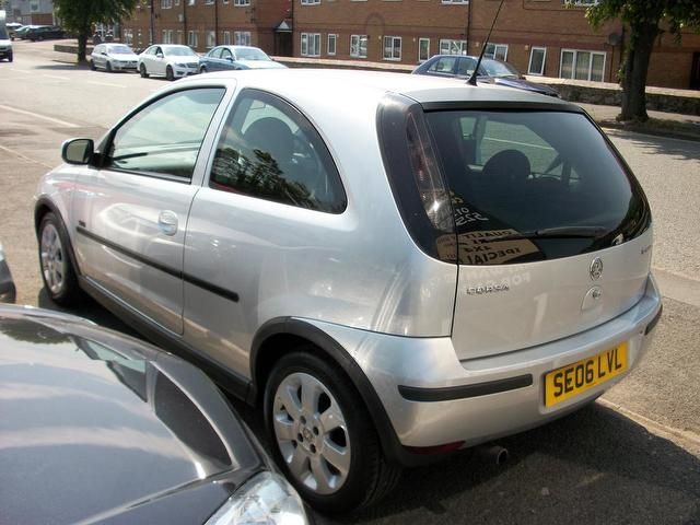 2006 Vauxhall Corsa 1.2 i 16v SXi 3dr Low Mileage and Insurance image 4