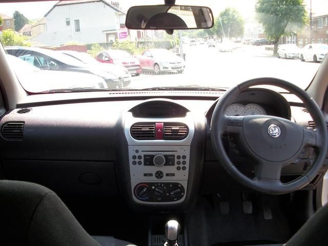 2006 Vauxhall Corsa 1.2 i 16v SXi 3dr Low Mileage and Insurance image 7