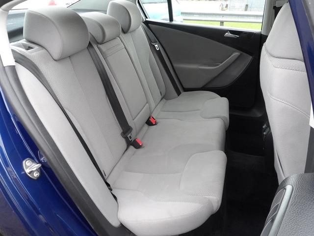 2006 Volkswagen Passat 2.0 TDI SE 4dr image 6