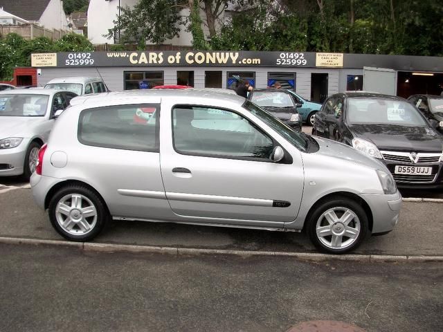 2005 Renault Clio 1.2 16v Extreme 3dr Low Mileage and Insurance image 2