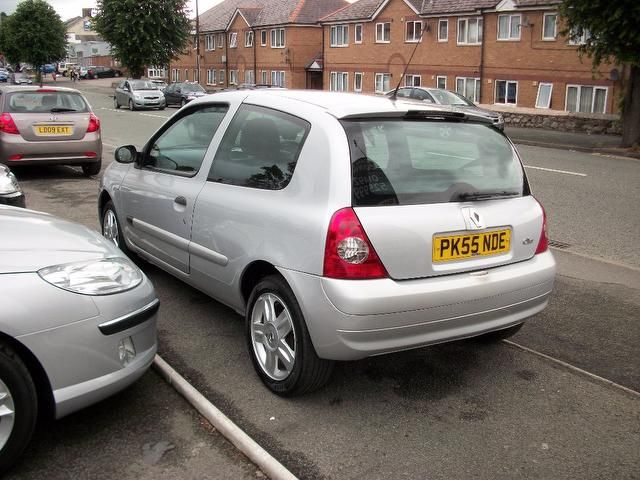 2005 Renault Clio 1.2 16v Extreme 3dr Low Mileage and Insurance image 4