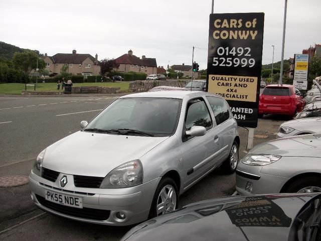 2005 Renault Clio 1.2 16v Extreme 3dr Low Mileage and Insurance image 5