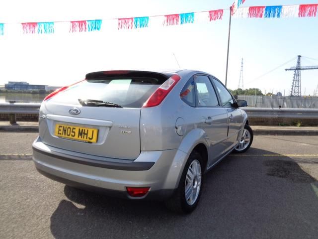 2005 Ford Focus 2.0 TDCi Ghia 5dr CLEAN DIESEL HATCH image 4
