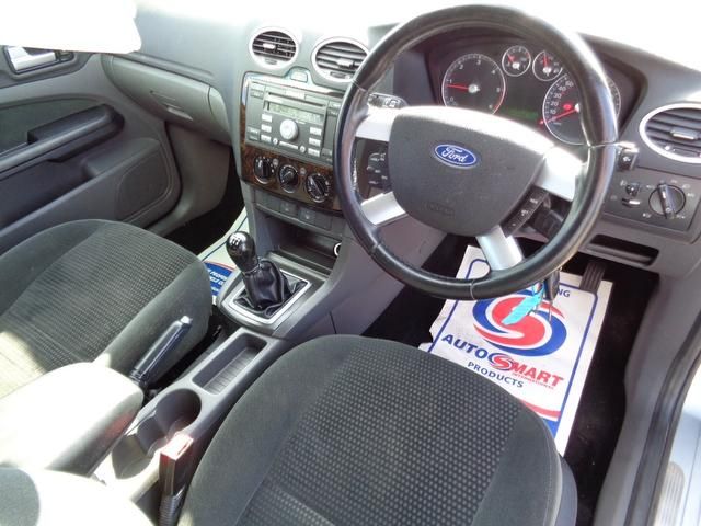 2005 Ford Focus 2.0 TDCi Ghia 5dr CLEAN DIESEL HATCH image 7