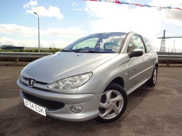 2005 Peugeot 206 1.6 16v Quiksilver 3dr FSH! image 2