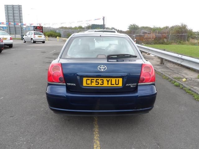 2004 Toyota Avensis 2.0 VVT-i T Spirit 5dr image 3