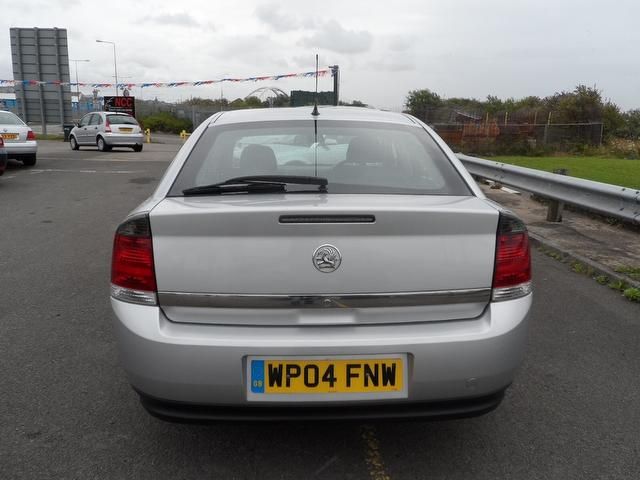 2004 Vauxhall Vectra 1.8 i 16v Energy 5dr FSH! 12 MONTH MOT! image 3