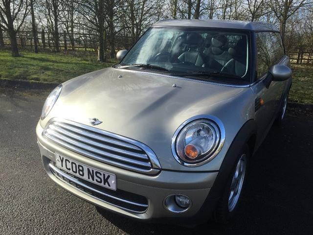 2008 MINI Clubman 1.6 D Cooper 5dr Full Leather image 1