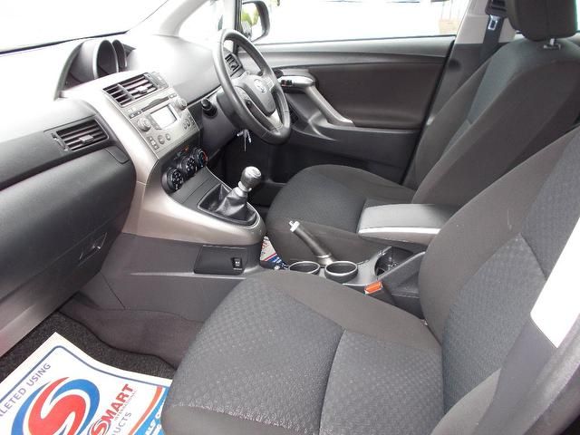 2009 Toyota Verso 2.0 D-4D TR 5dr (7 seat) image 9