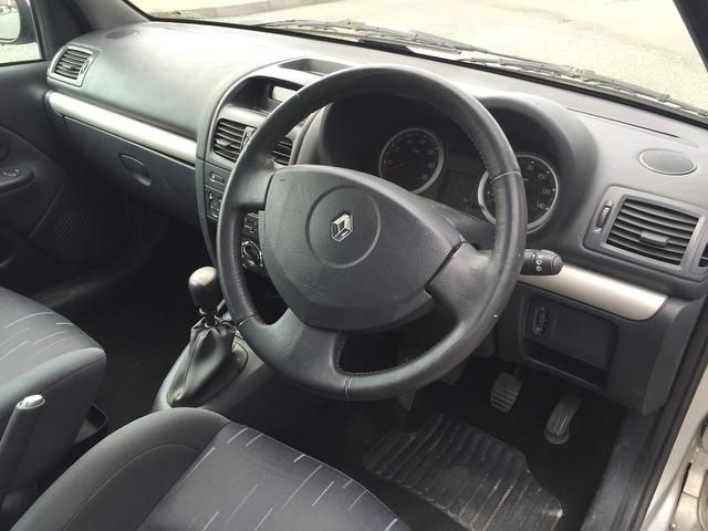 2005 Renault Clio 1.6 16v Dynamique 5dr (a/c) 12 MONTHS MOT image 5