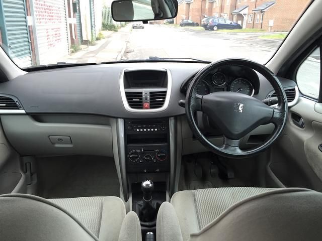 2006 Peugeot 207 1.4 16v SE 5dr LONG MOT image 5