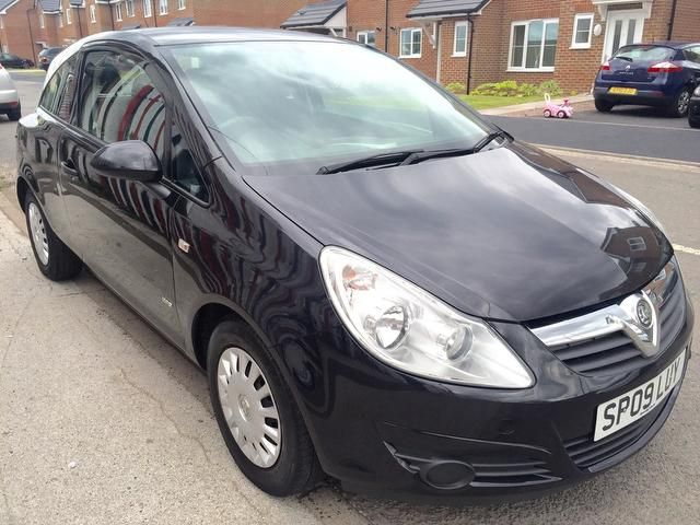 2009 Vauxhall Corsa 1.0 i 12v Life 3dr , LONG MOT image 1