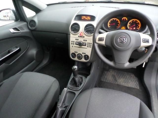 2009 Vauxhall Corsa 1.0 i 12v Life 3dr , LONG MOT image 4