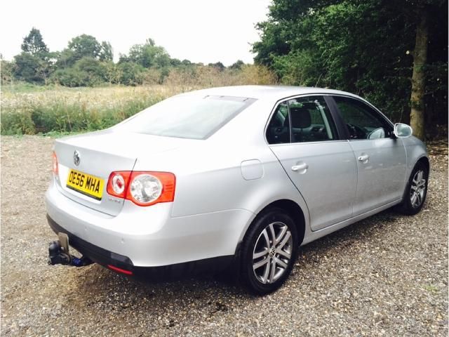 2006 Volkswagen Jetta 2.0 TDI SE DSG 4dr image 3