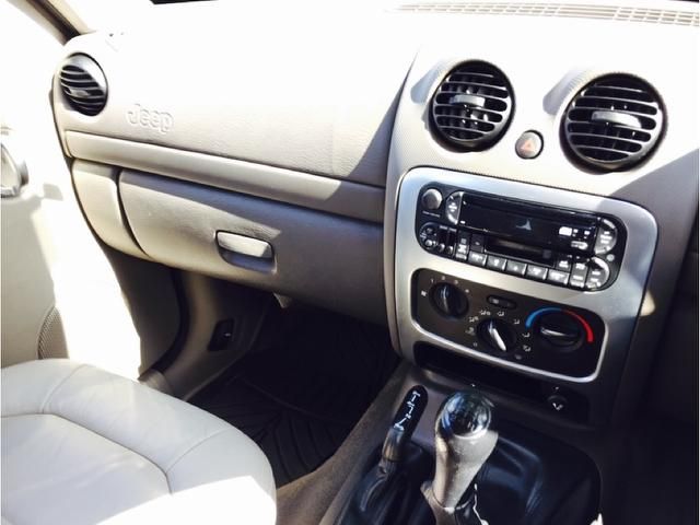 2004 Jeep Cherokee 2.5 CRD Limited Station Wagon 5dr image 5