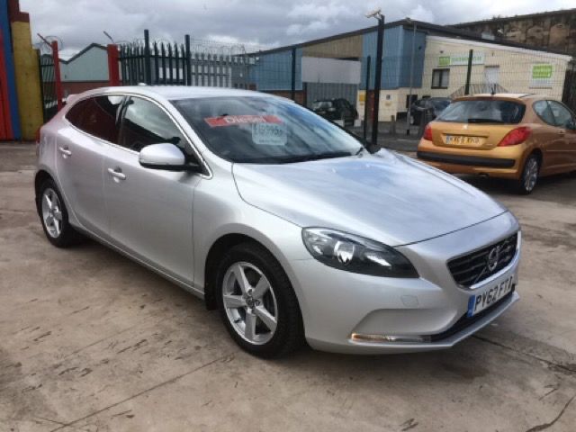 2012 VOLVO V40 2.0 D3 SE 5d 148 BHP image 3
