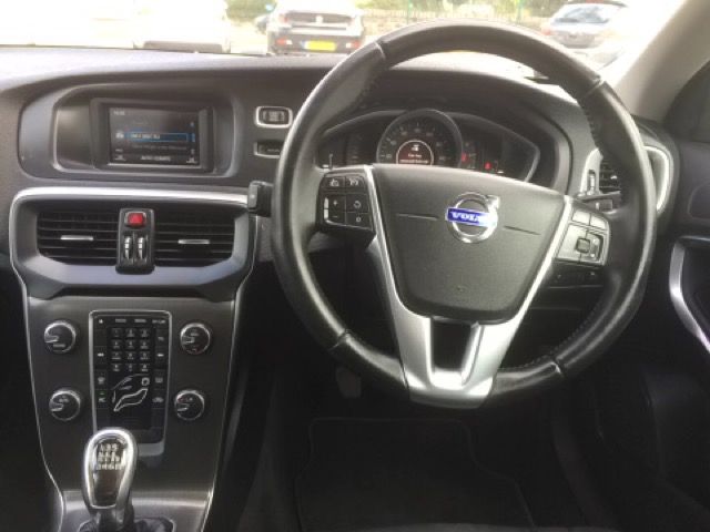 2012 VOLVO V40 2.0 D3 SE 5d 148 BHP image 5