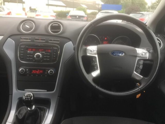 2011 FORD MONDEO 2.0 TDCI ZETEC ESTATE 5d 138 BHP image 8